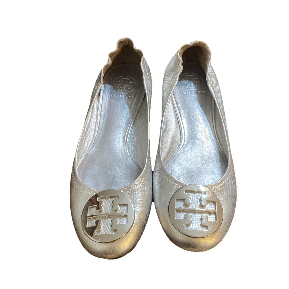 Tory Burch Claire Ballet Flat Silver leather with Silver logo medallion size 8.5
